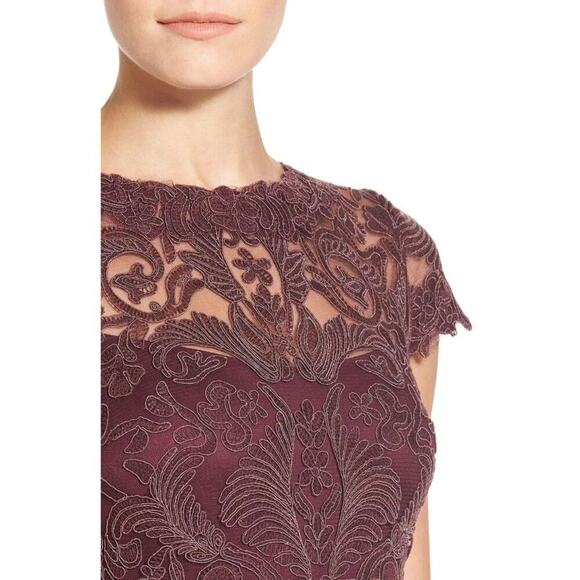 Tadashi Shoji Embroidered Illusion Yoke Lace Sheath Dress Blackberry Size‎ 2 - Picture 2 of 8